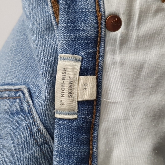Madewell 9" High-Rise Skinny Distressed Jeans - Picture 4 of 12